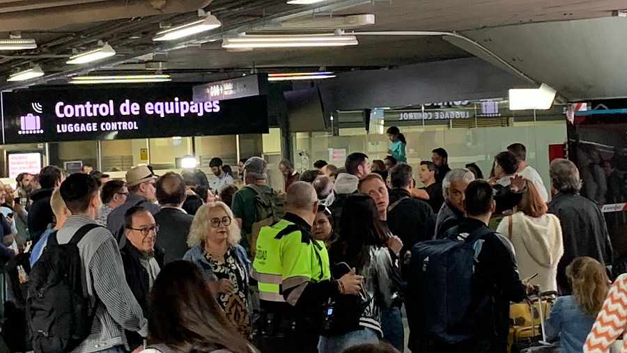 Largas colas en Atocha tras el apagón
