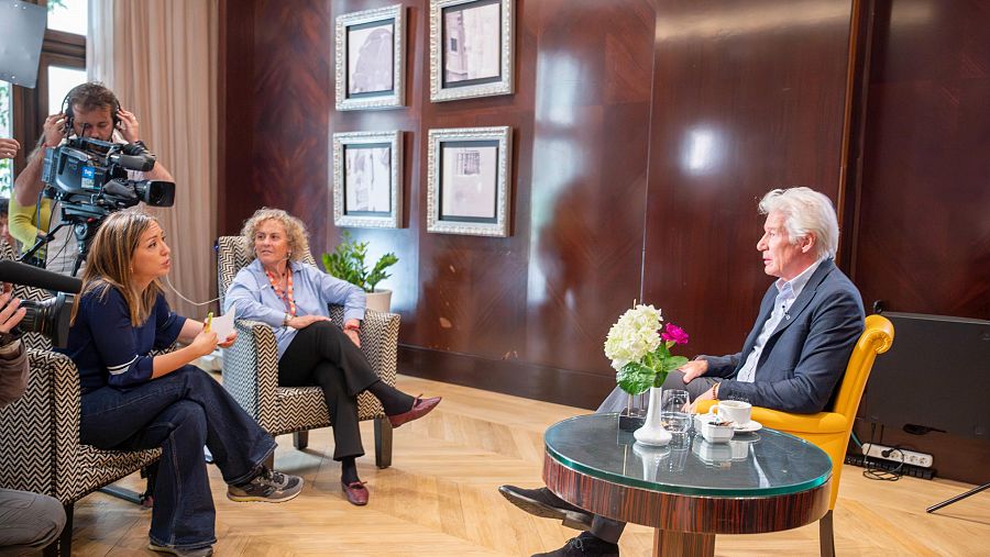 Gere, atendiendo a la prensa en otro momento del acto