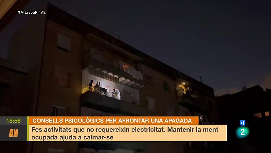 Un saxofonista va aprofitar l'apagada elèctrica per fer un concert per als seus veïns.