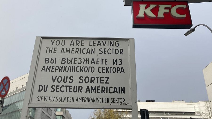 Imagen del cartel que dividía la Alemania Occidental de la Oriental