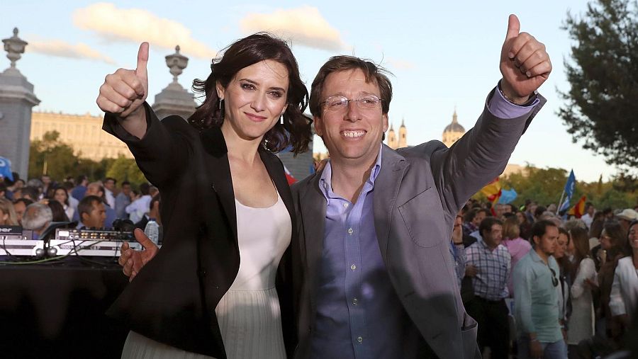 Isabel Díaz Ayuso y José Luis Martínez-Almeida en un acto de cierre de camapaña en 2019