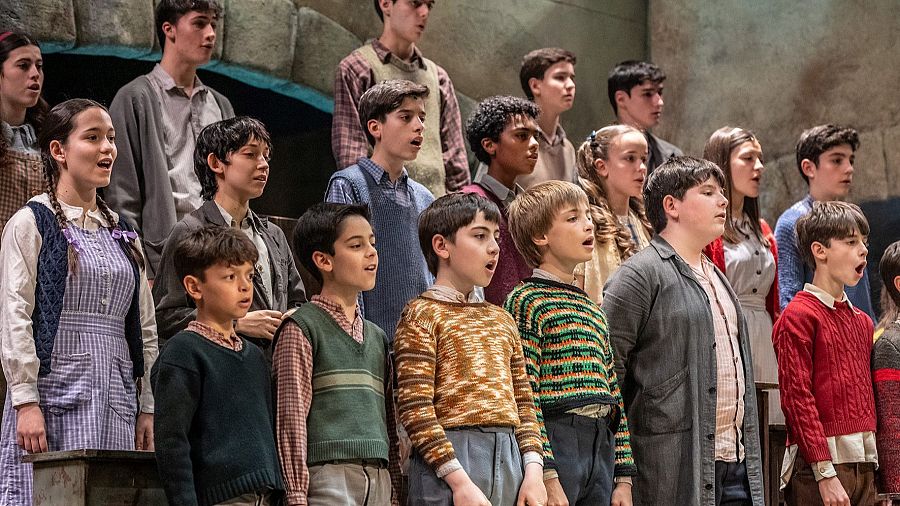 Coro infantil cantando 