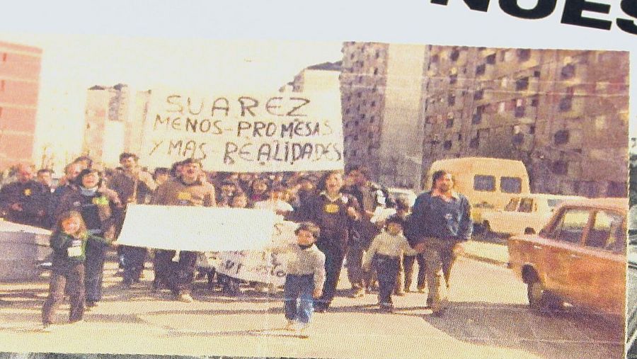 Protesta en Ciudad Badia contra Suárez. Pancarta: 