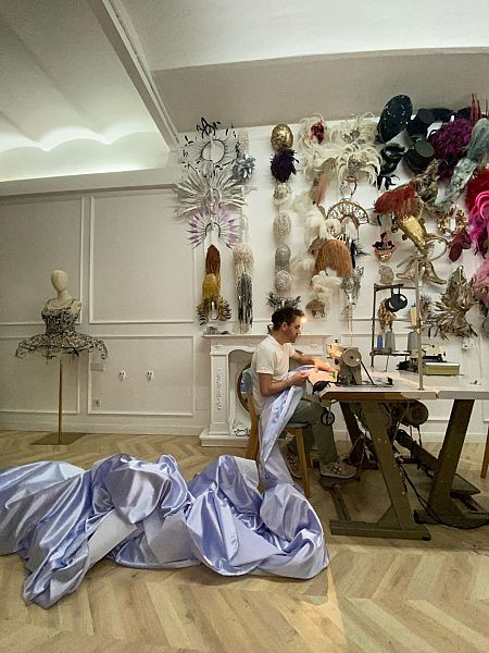 El diseñador, en su taller