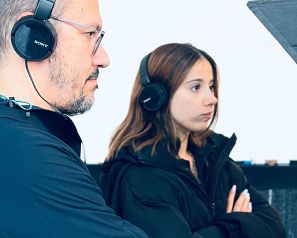 David Serrano y Ana de Alva, en el rodaje de 'Voy a pasármelo mejor'.