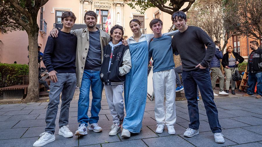 Parte del reparto de 'Voy a pasármelo mejor'.