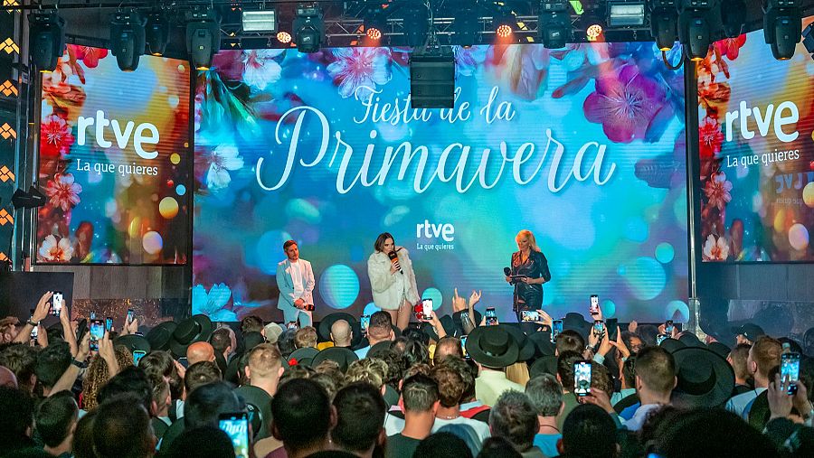 Sergio Calderón, Melody y María Eizaguirre en la despedida de la artista antes de Eurovisión