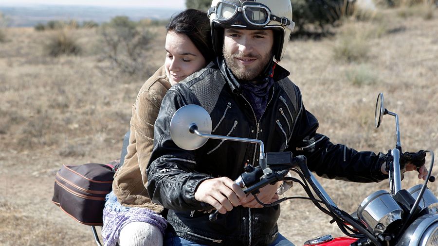 Melody junto a Ricardo Gómez en Cuéntame cómo pasó