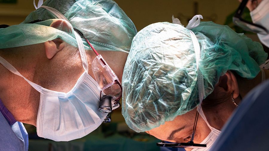 Bellvitge aplica una técnica pionera para extirpar cánceres de páncreas inoperables