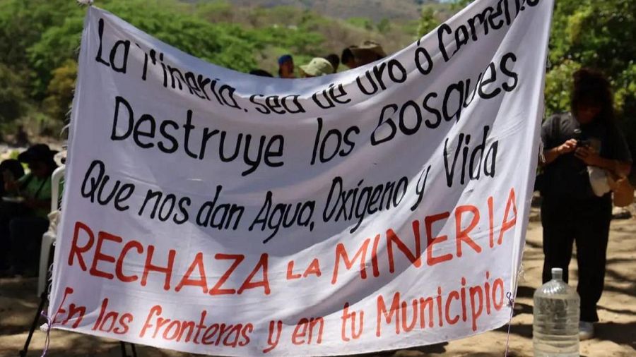 Los salvadoreños rechazan la minería metálica y exigen la protección de sus recursos naturales.