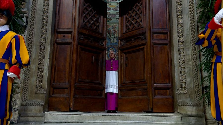 Extra omnes