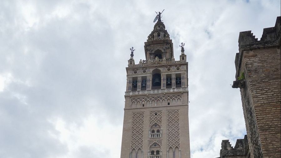 Solemne repique de campanas de la Giralda tras el anuncio del nuevo Papa