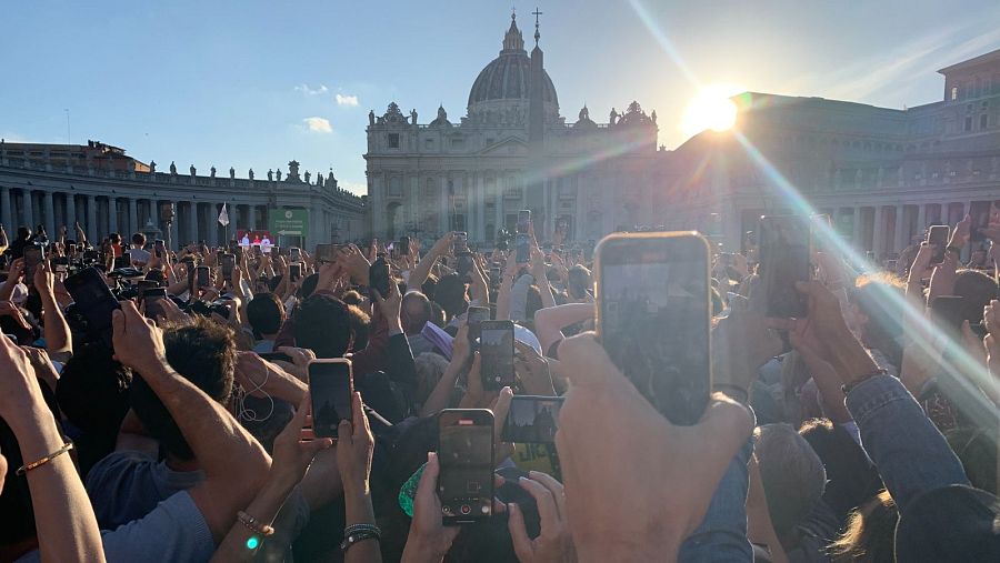 Móviles en alto para seguir el momento del 