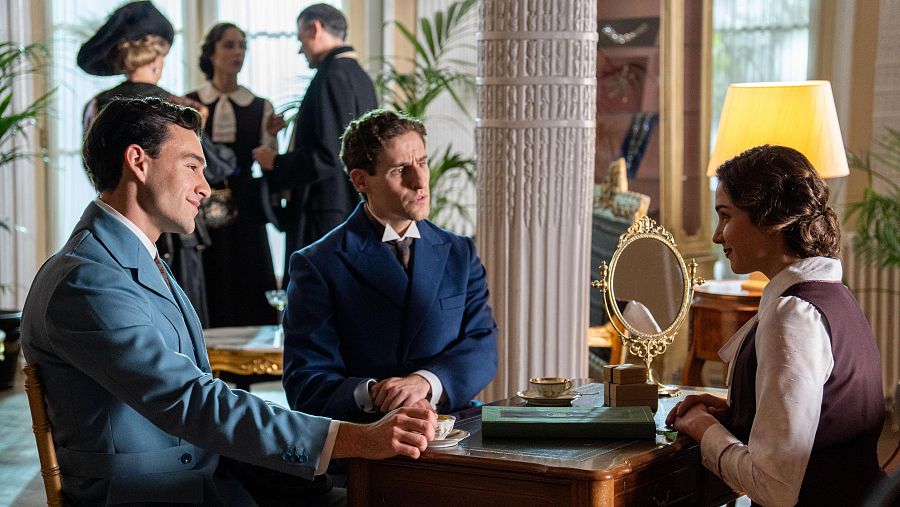 La Promesa: Curro y Lope visitan la misteriosa joyería