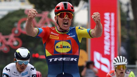 Mads Pedersen gana la primera etapa del Giro