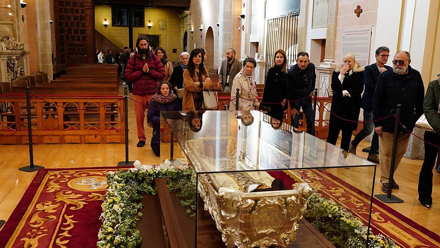 Exponen el cuerpo de Santa Teresa de Jesús por primera vez en un siglo