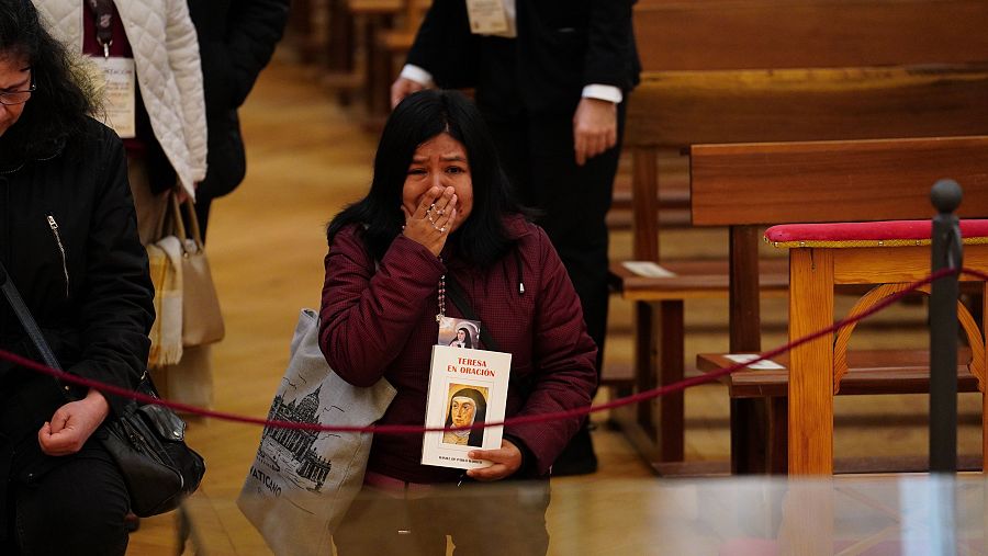 Exponen el cuerpo de Santa Teresa de Jesús