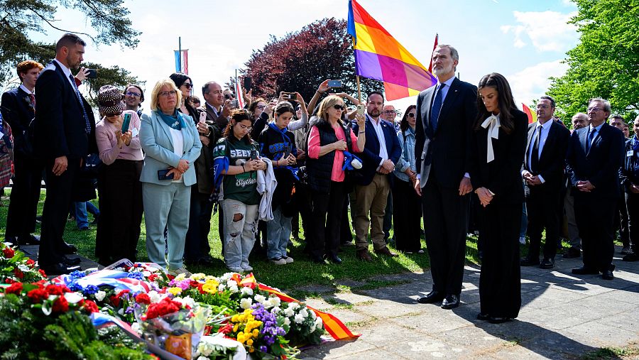 Los reyes homenajean a las víctimas españolas del campo de Mauthausen