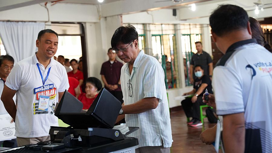 Ferdinand Marcos Jr. vota en Filipinas
