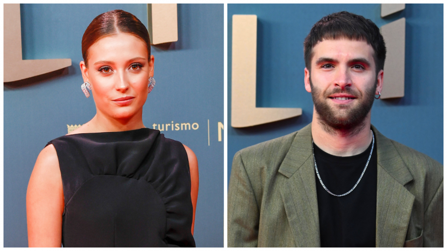 Imagen de Ana Garcés y Ricardo Gómez en los Premios Talía. Ella viste un vestido negro y él una chaqueta verde oliva. Fondo azul oscuro con la palabra 