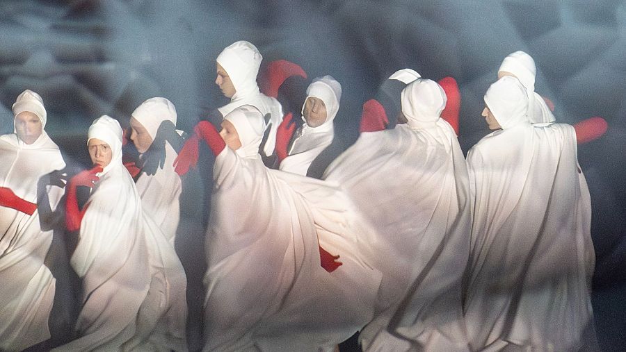 El cuerpo de baile en '#INCUBATIO - Circumambulatio'