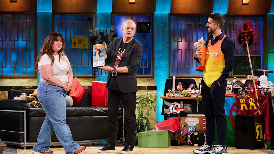 Lalachús y Ramón García, con Broncano, ayer en 'La revuelta'