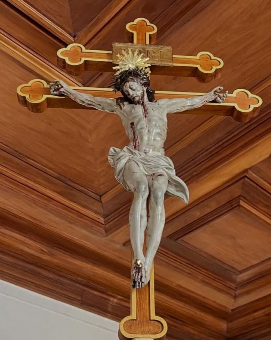 Cruz Patriarcal, perteneciente a la Real y Venerable Hermandad del Santísimo Sacramento de la ciudad de Mafra, en Portugal