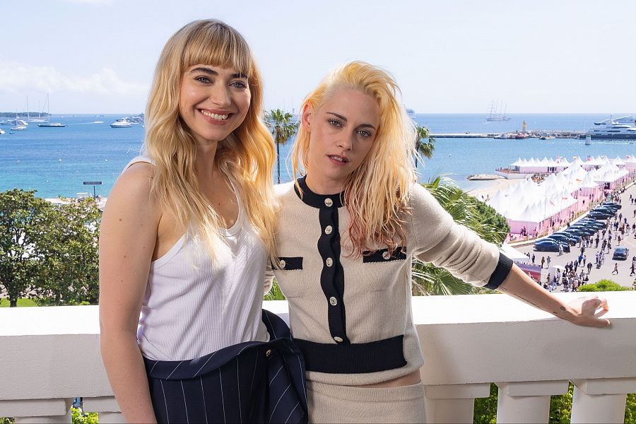 Imogen Poots y Kristen Stewart, en el Festival de Cannes.