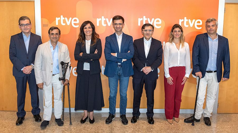 Foto de familia de los asistentes