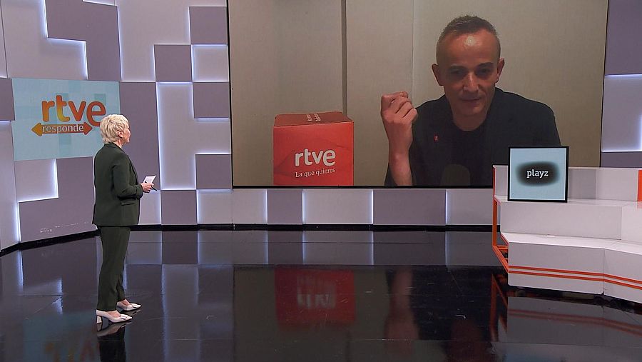 Roberto Santamaría, con Rosa Molló, en 'RTVE Responde'
