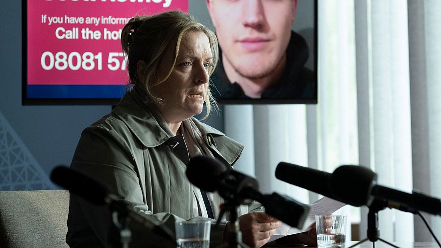 Claire Rushbrook es Cathy Rowley