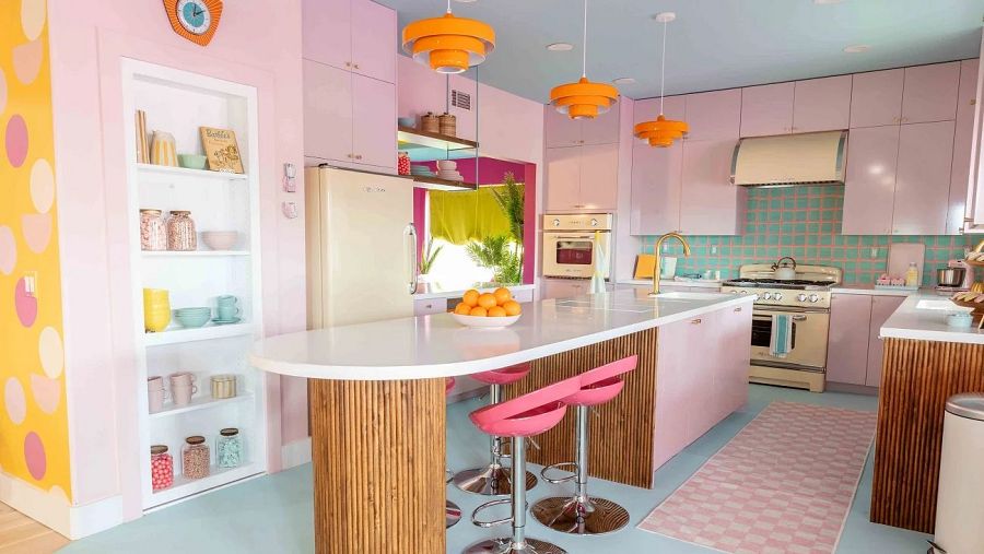 Cocina diseñada por Jasmine Roth, estrella de Help! I Wrecked My House, y Antonia Lofaso de Food Network