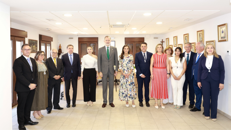 Los reyes junto a los integrantes de la corporación municipal de Guadalupe y otras autoridades
