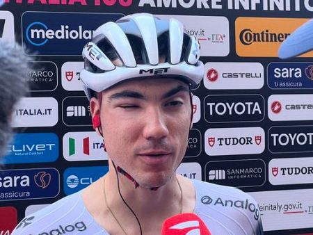 Ayuso con el ojo hinchado por la picadura de un insecto