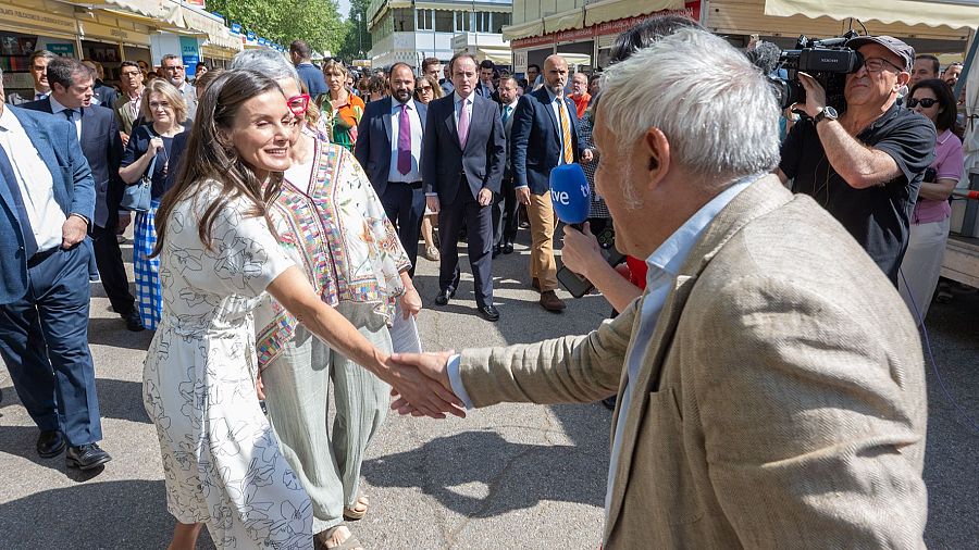 La reina Letizia, recibida por Ignacio Elguero