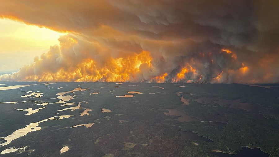 Vista del incendio en Flin Flon, Manitoba, Canadá