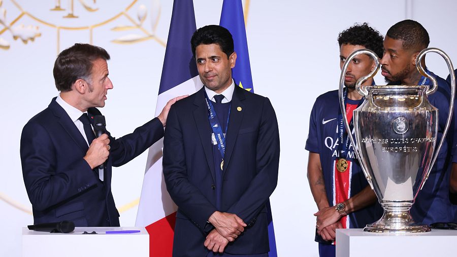 El presidente francés, Emmanuel Macron, recibe al presidente del PSG, Nasser Al-Khelaifi