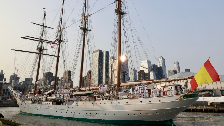 El buque escuela Juan Sebastián Elcano en Nueva York
