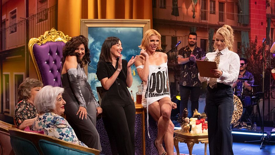 Henar Álvarez con sus invitadas de 'Al cielo con ella'