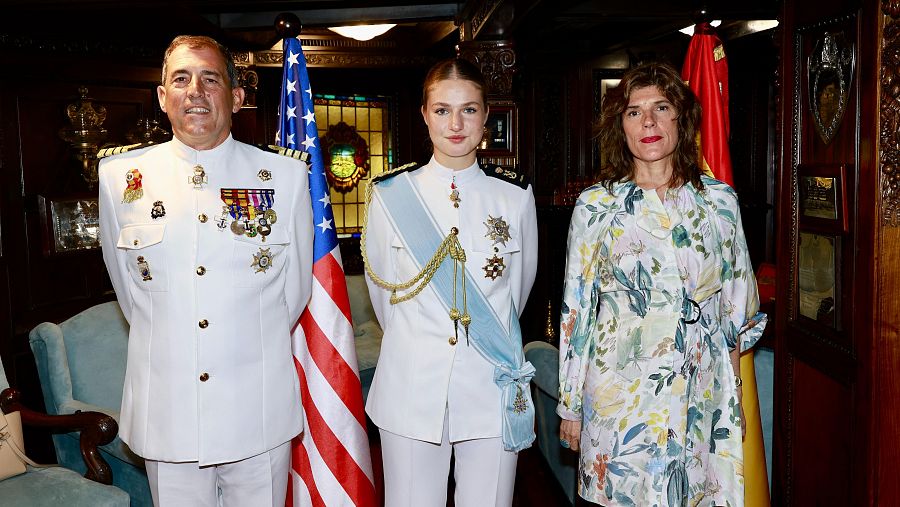 La princesa Leonor, junto a la embajadora de España en Estados Unidos, Ángela Moreno Bau