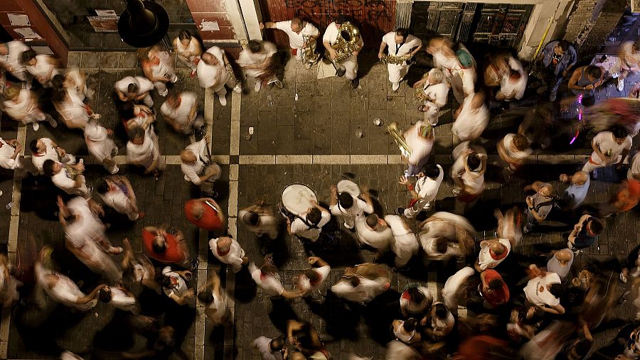 Las charangas, el latido musical de las calles pamplonesas en San Fermín