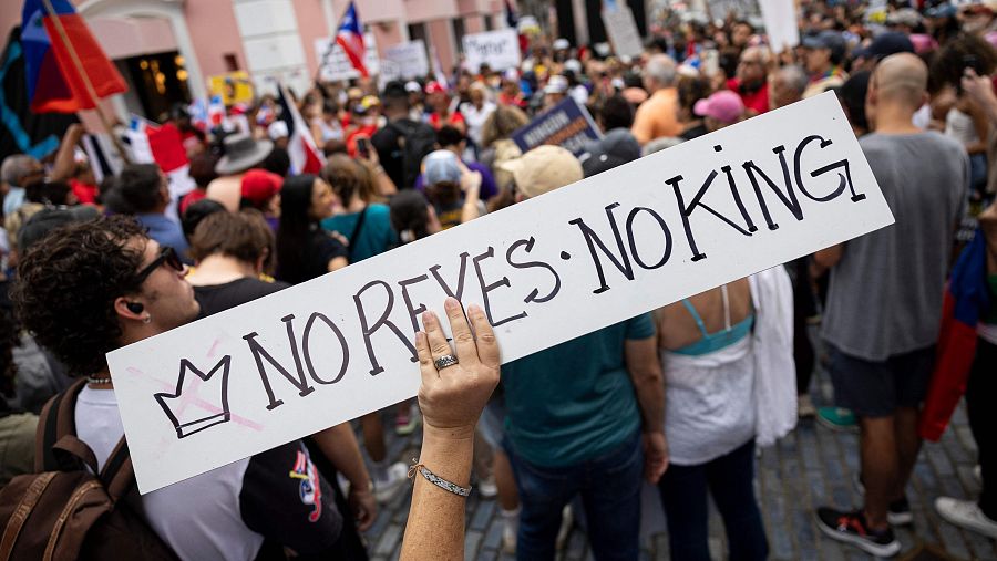 Varios manifestantes durante las protestas en Puerto Rico