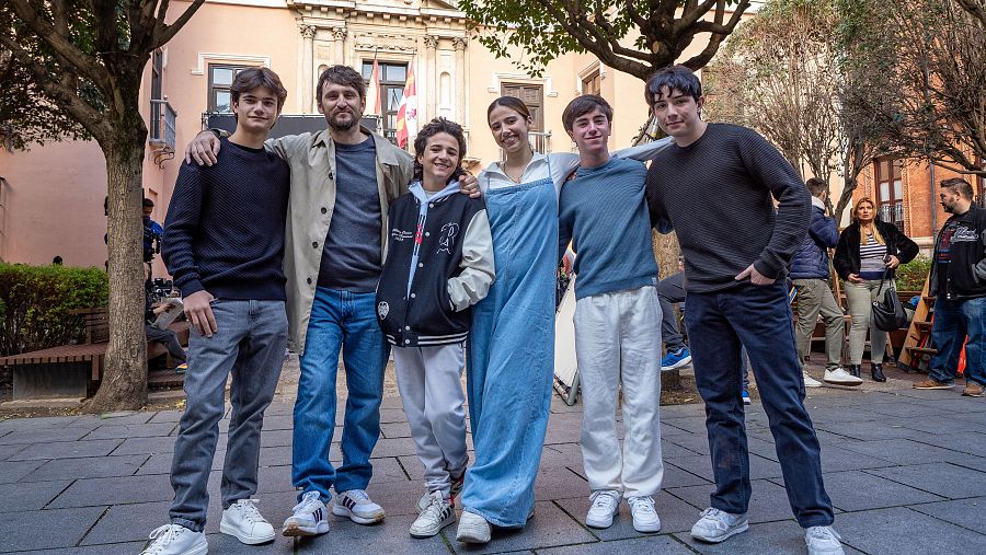 Parte del reparto de 'Voy a pasármelo mejor'.