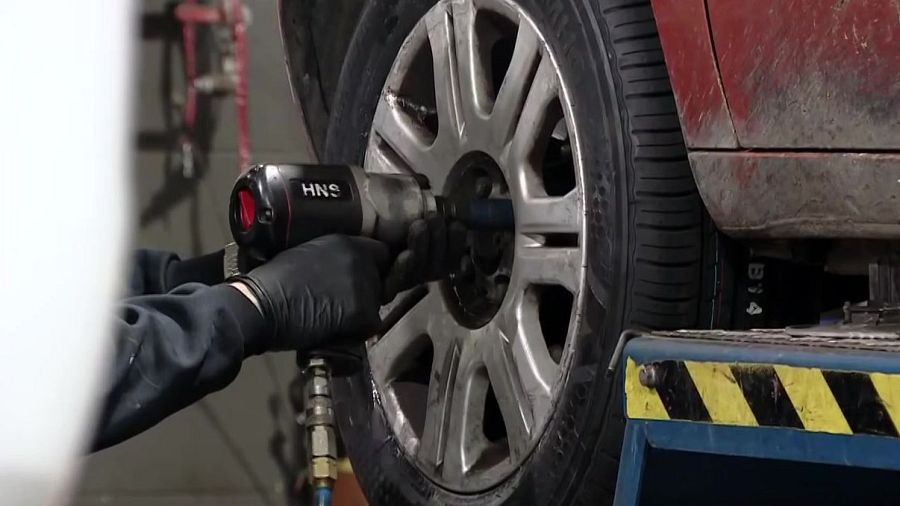 Un abocador il·legal de pneumàtics posa Collserola en risc d'incendi forestal