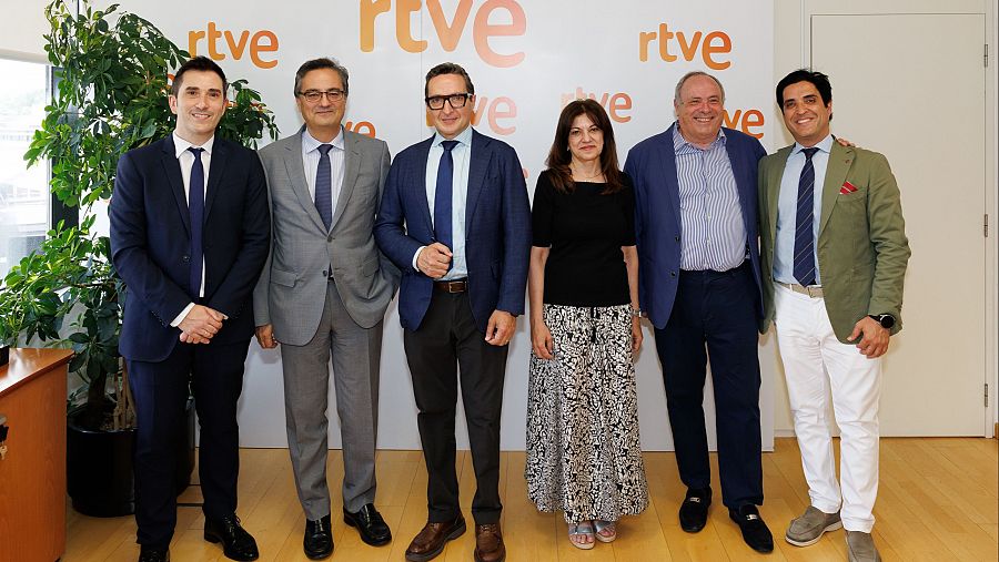 Foto representantes USAL y RTVE