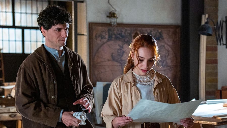 La Promesa: Toño ofrece a Enora aprender sobre aeronáutica