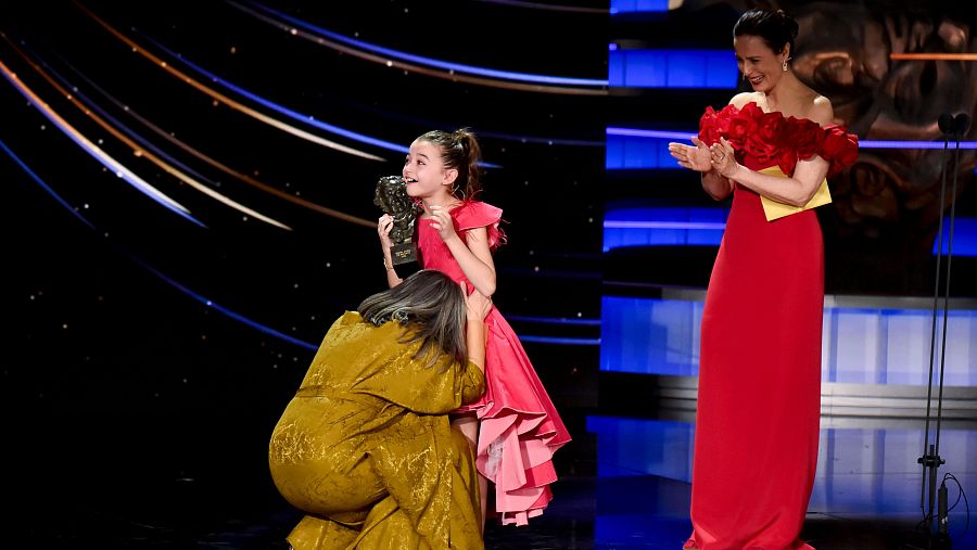 Conoce la trágica historia Ekai, el joven trans inspiró '20.000 especies de abejas'