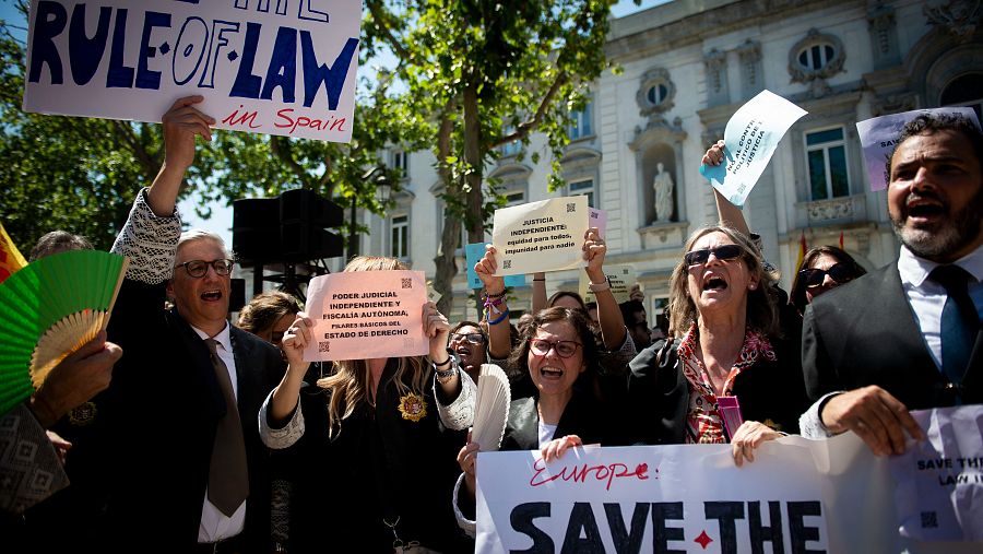 Jueces y fiscales portestan en contra de las reformas judiciales del Gobierno