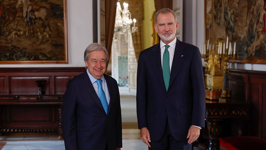 Felipe VI se reúne con el secretario general de la ONU, António Guterres, en el Real Alcázar de Sevilla