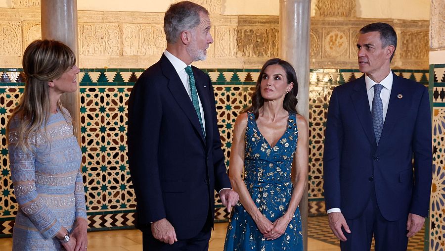 El rey y la reina reciben al presidente del Gobierno y a su mujer